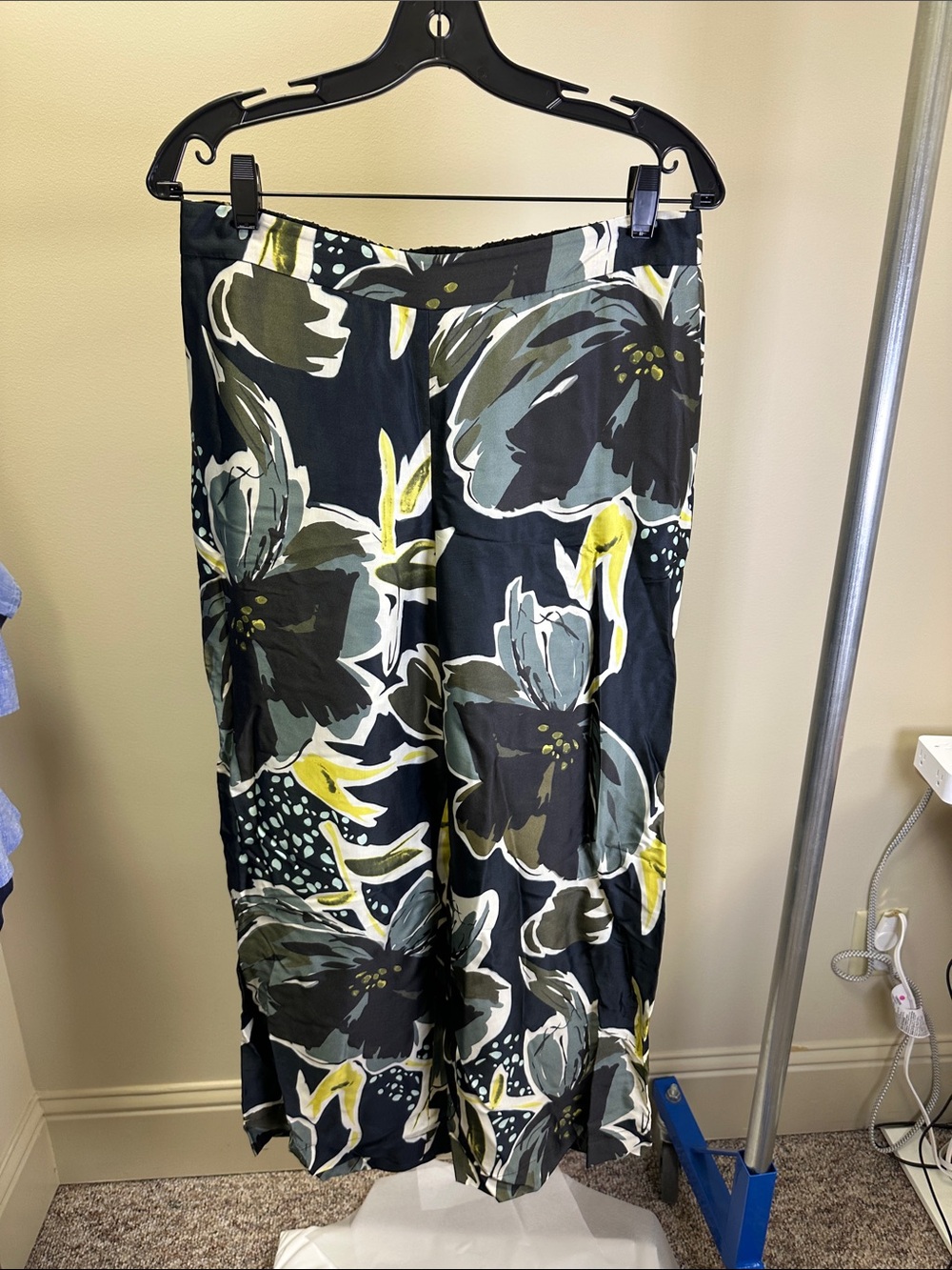 Lafayette 148 New York Black Wide-Leg Floral Pants with Olive and Yellow Accents